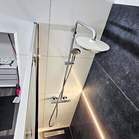 Spoil Yourself With Style, Comfort And Luxury - Tony'S Studios Luxury Piteszti Zewnętrze zdjęcie