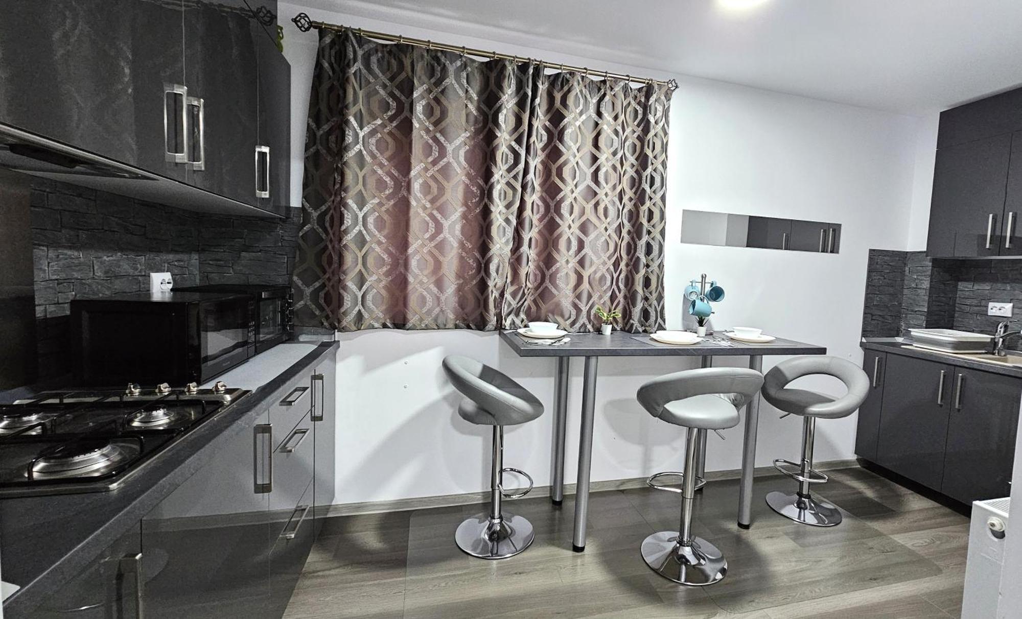 Spoil Yourself With Style, Comfort And Luxury - Tony'S Studios Luxury Piteszti Zewnętrze zdjęcie